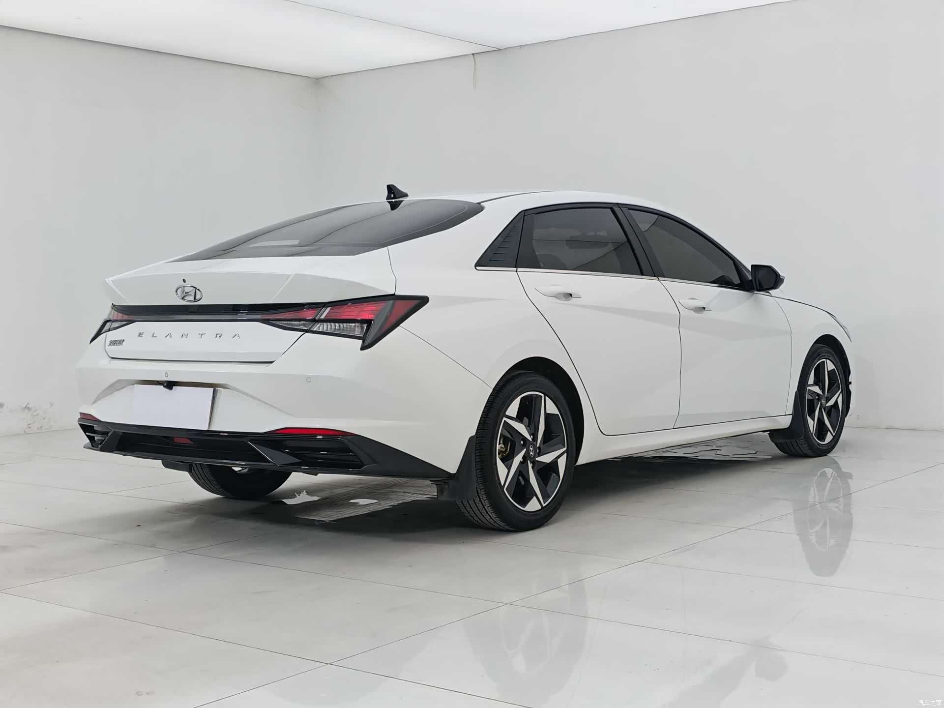Hyundai Elantra, 2021 все фото