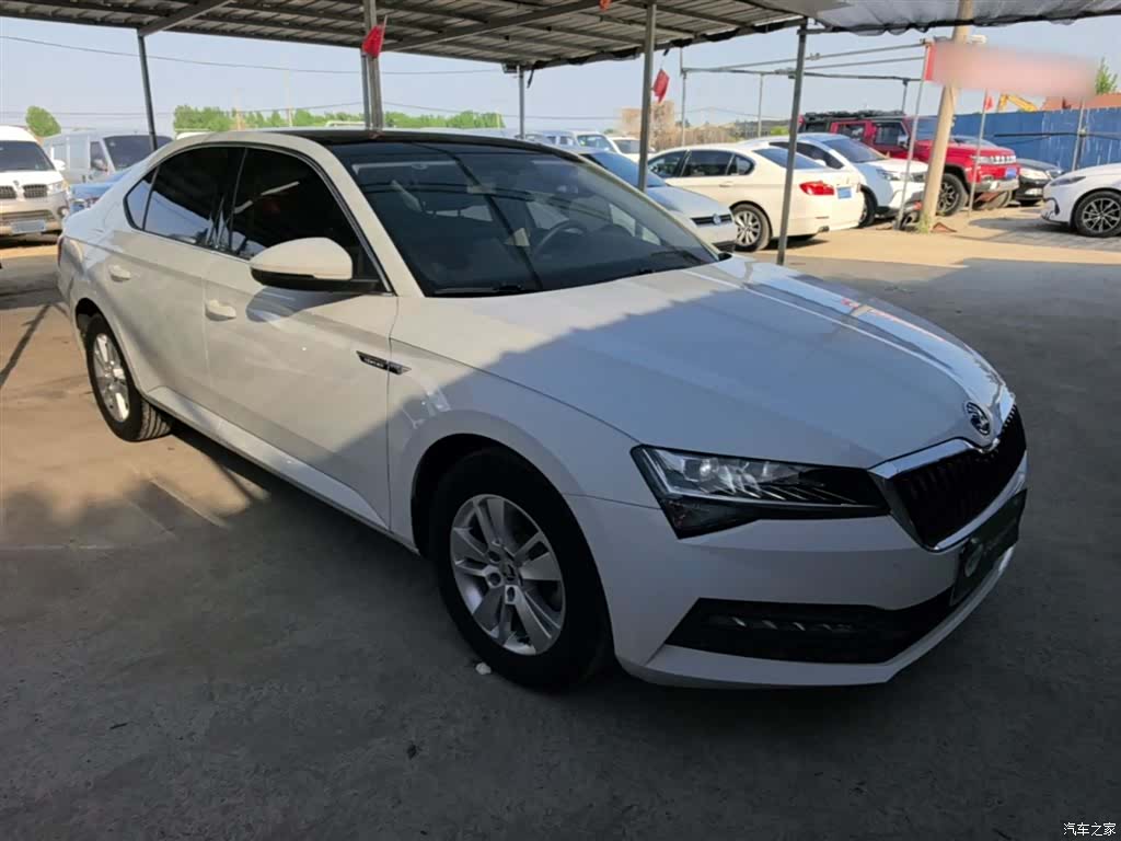 Skoda Superb, 2021 4