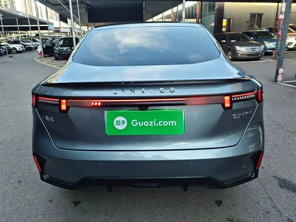 Lynk & Co 07 EM-P