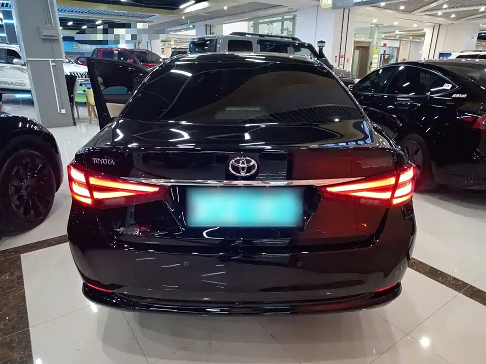 Toyota crown