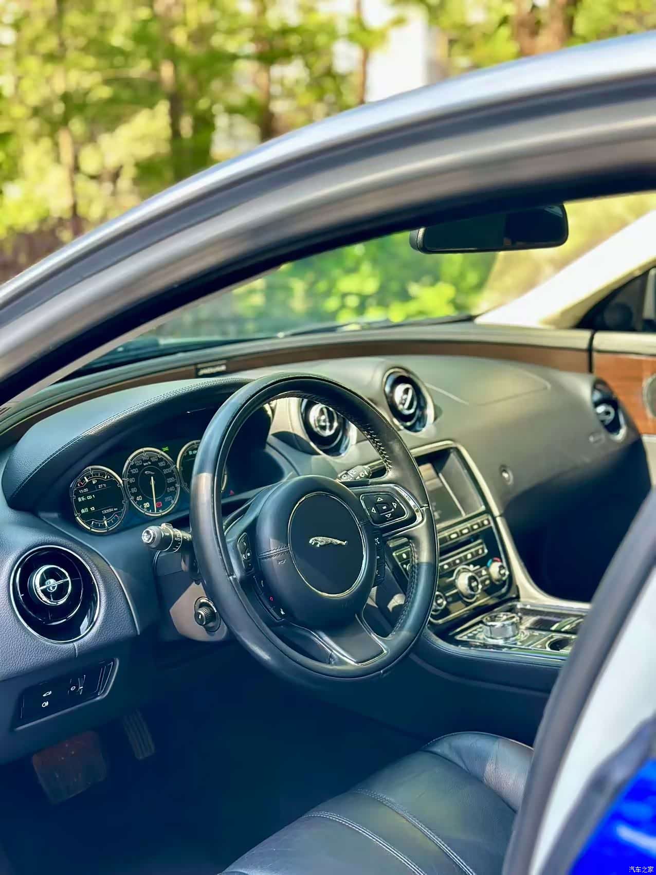 Jaguar XJ, 2015 4