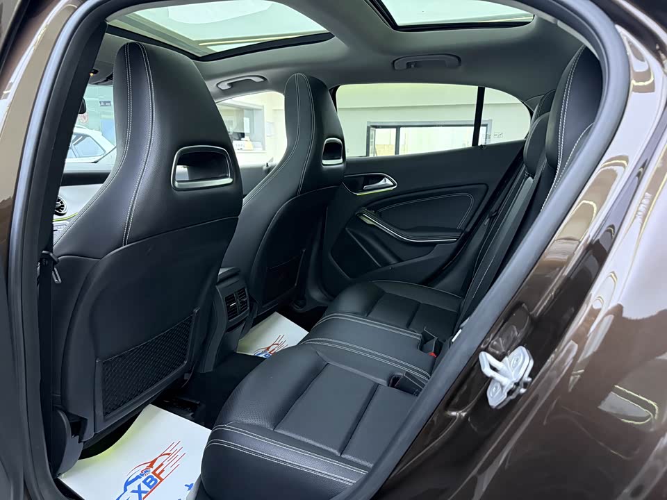 Mercedes-Benz GLA Mercedes-Benz GLA