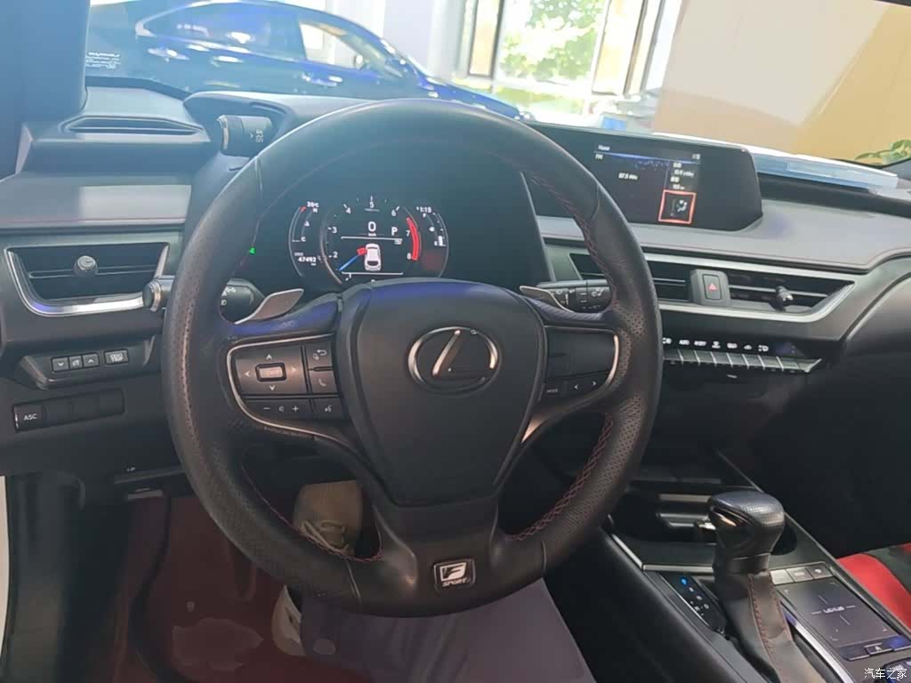 Lexus UX, 2021 10