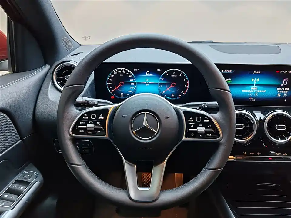 Mercedes-Benz GLA Mercedes-Benz GLA