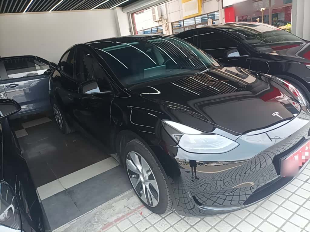 Tesla Model Y, 2022 4