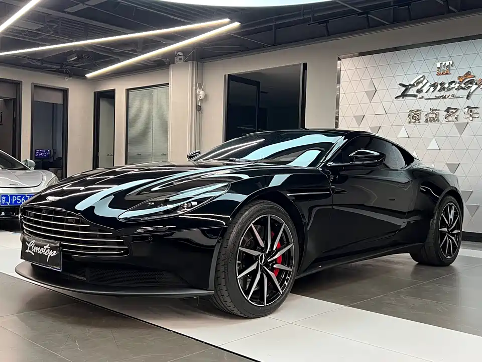Aston Martin DB11