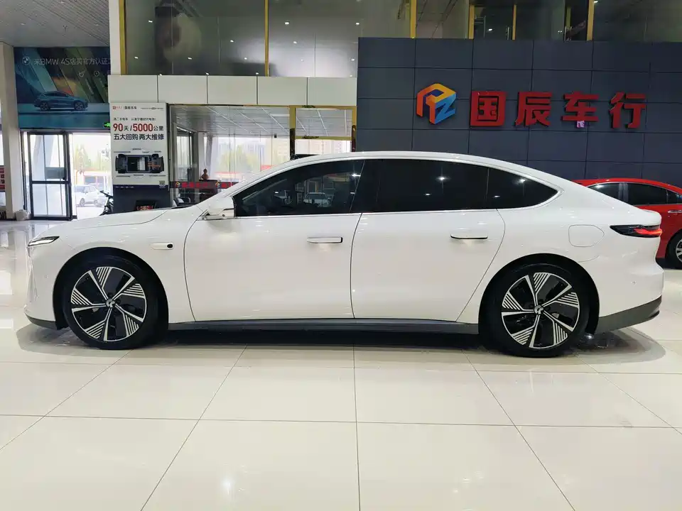 NIO ET7