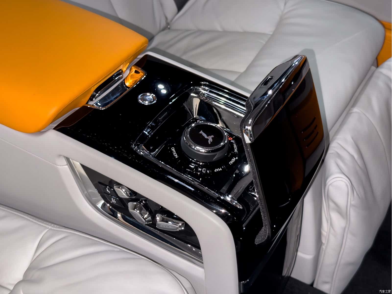 Rolls-Royce Phantom, 2023 27