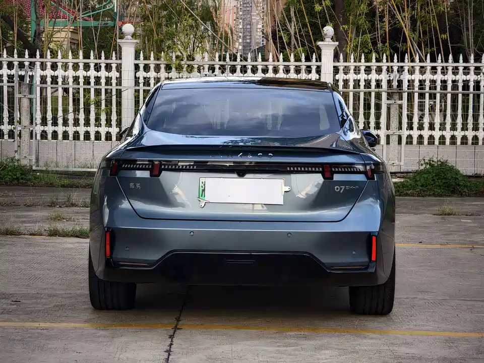Lynk & Co 07 EM-P