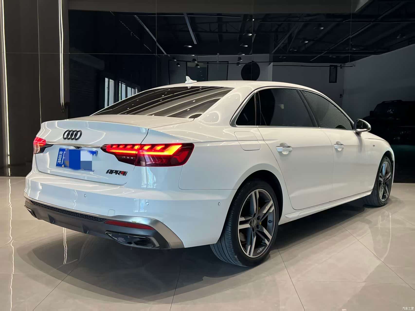 Audi A4L, 2021 все фото