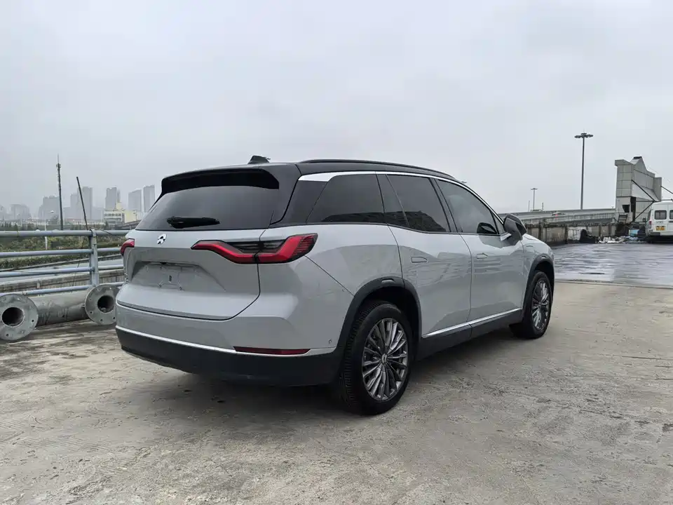 NIO ES8