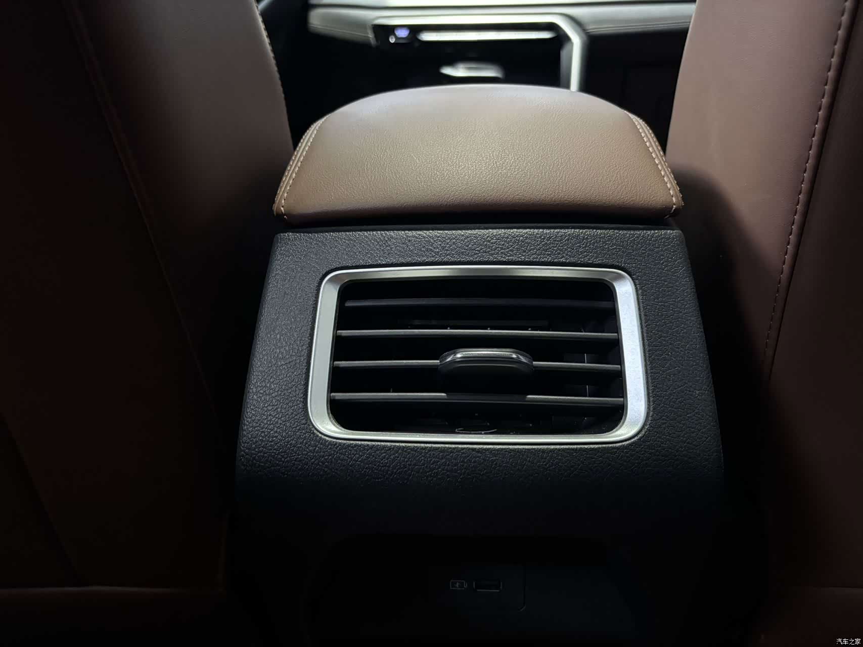 Geely X6, 2022 17