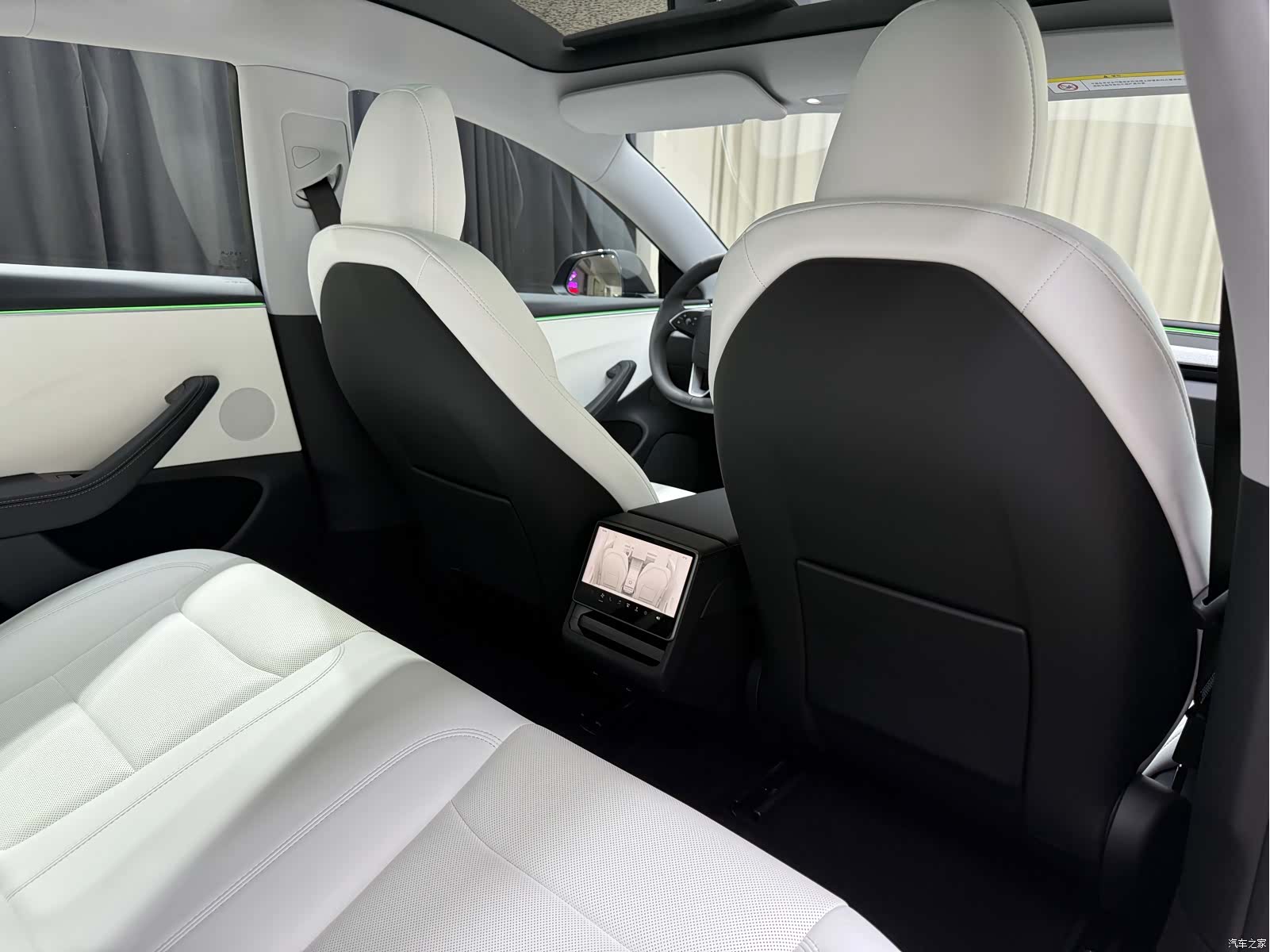 Tesla Model 3, 2024 36