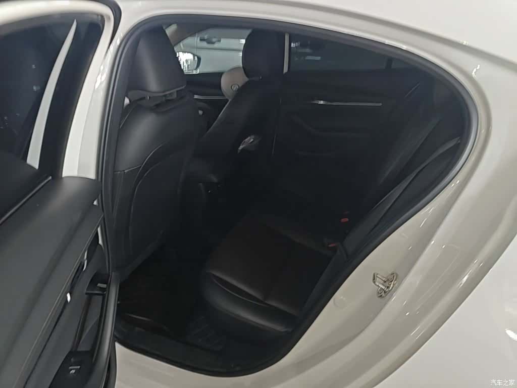 Mazda Mazda3, 2025 17
