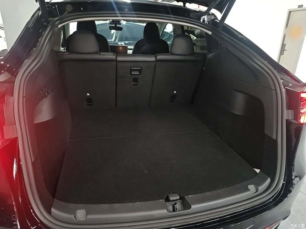 Tesla Model Y, 2024 19