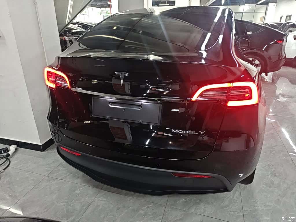 Tesla Model Y, 2024 6