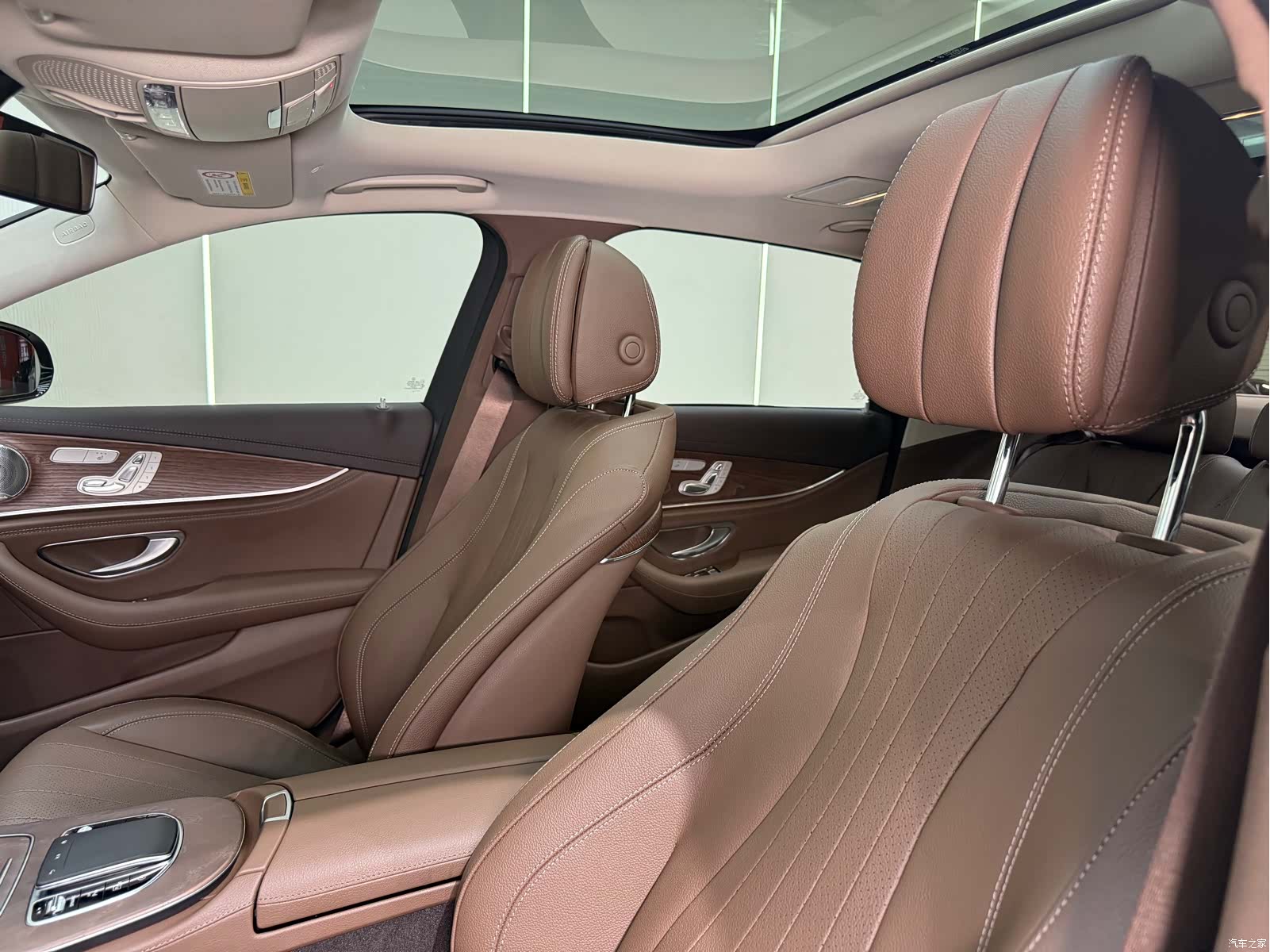 Mercedes-Benz E-Class, 2023 19