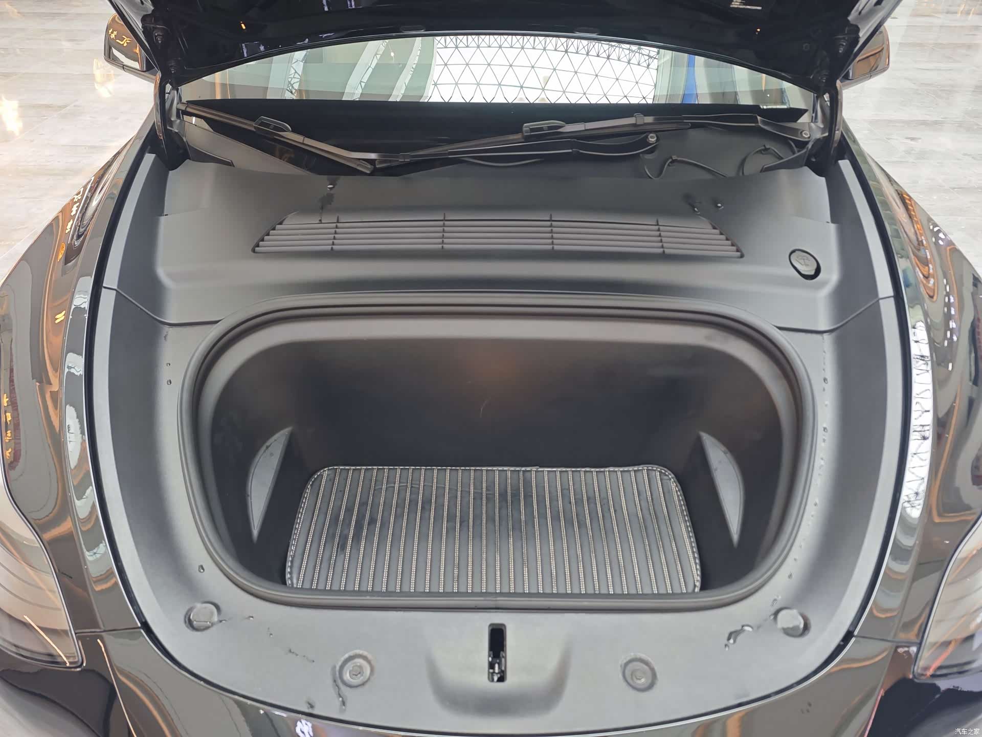 Tesla Model Y, 2022 16