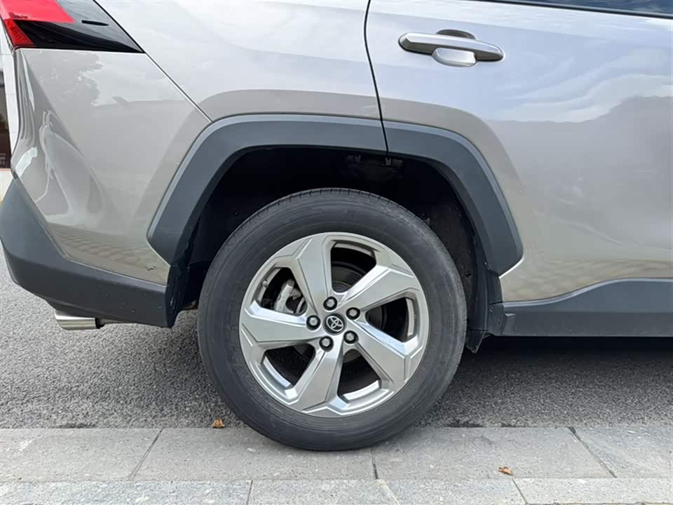 Toyota RAV4 Rongfang