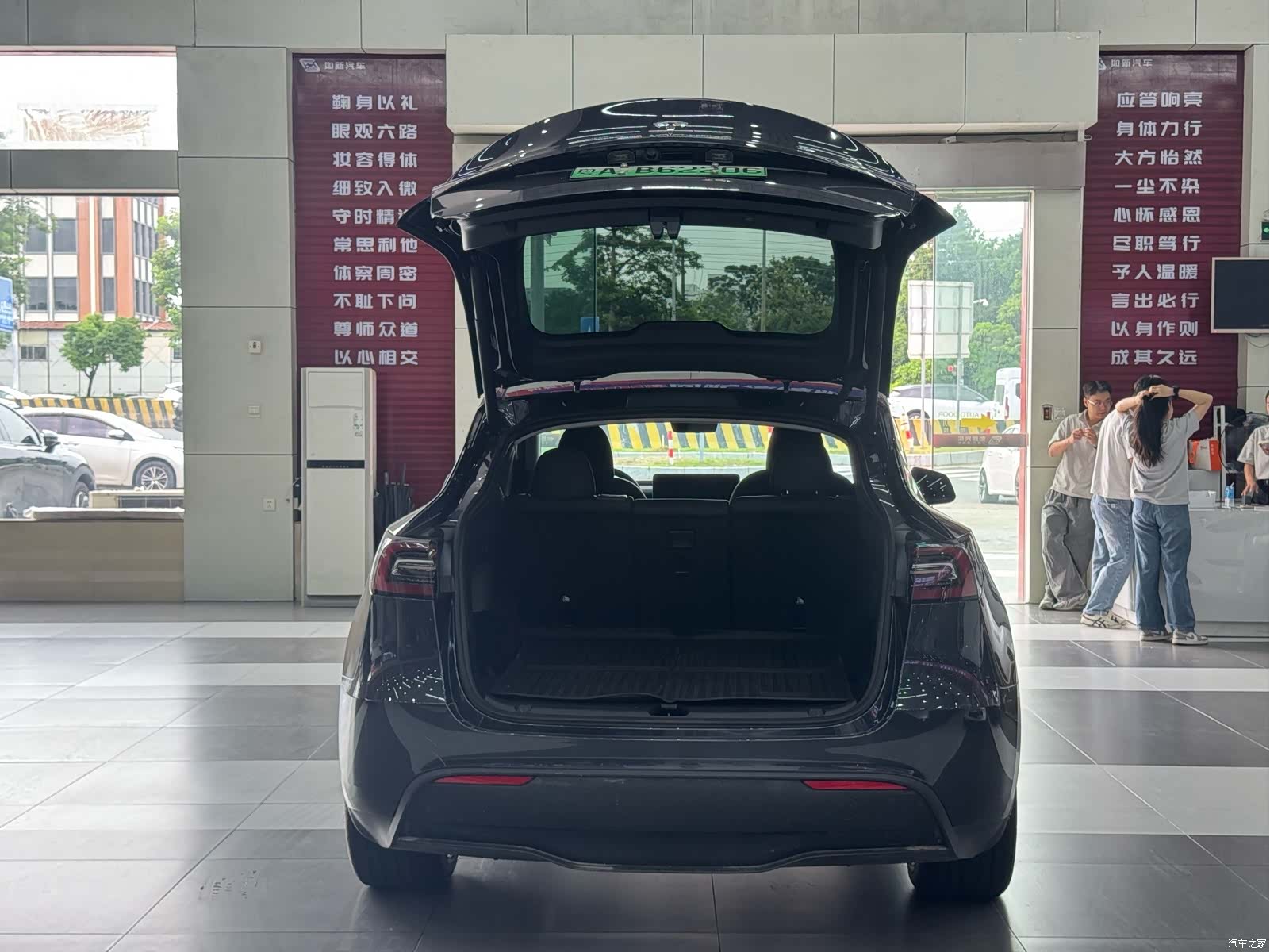 Tesla Model Y, 2025 все фото