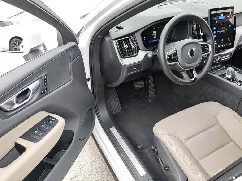 Volvo XC60, 2025 16