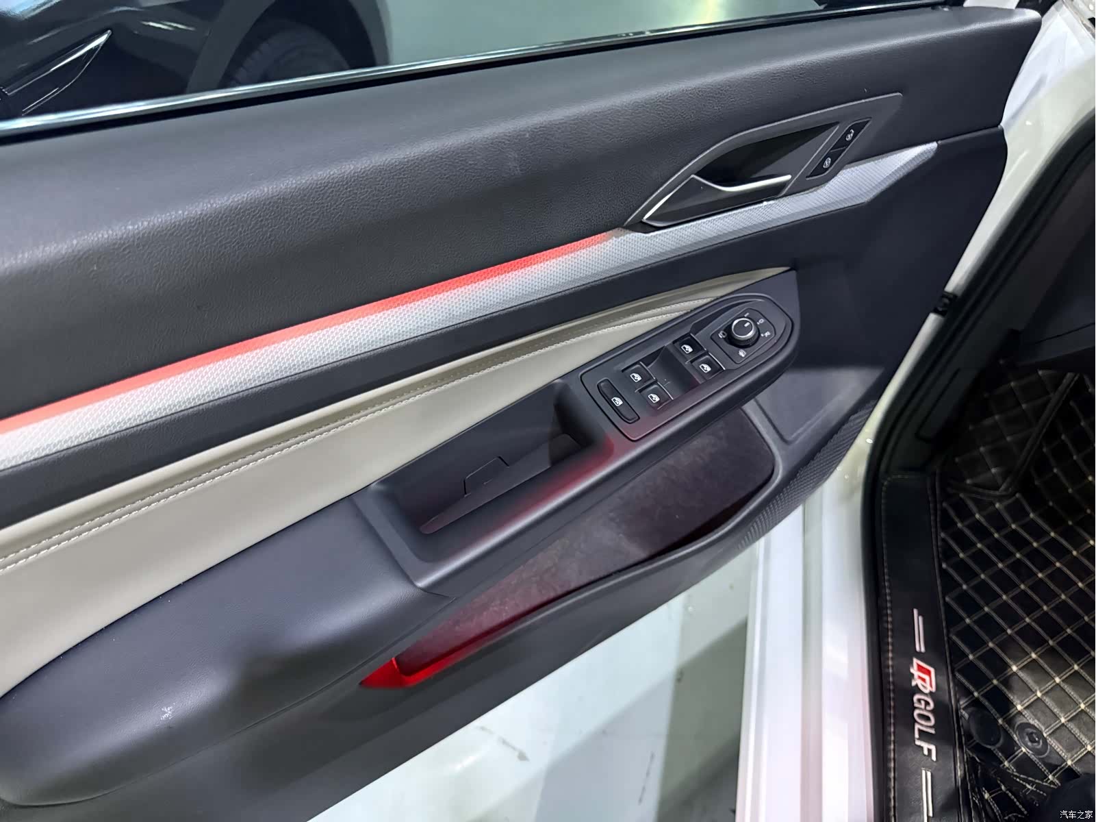 Volkswagen Golf, 2024 4