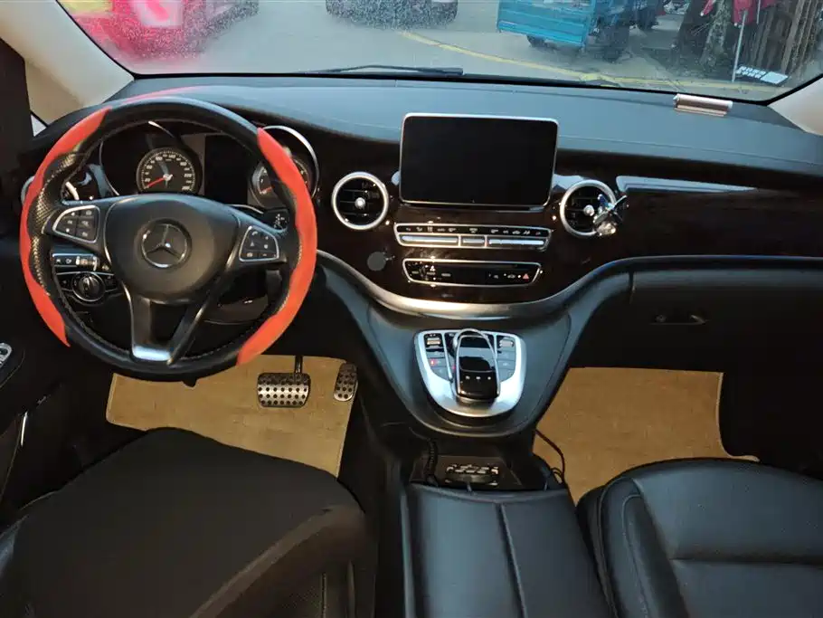 Mercedes-Benz V-class