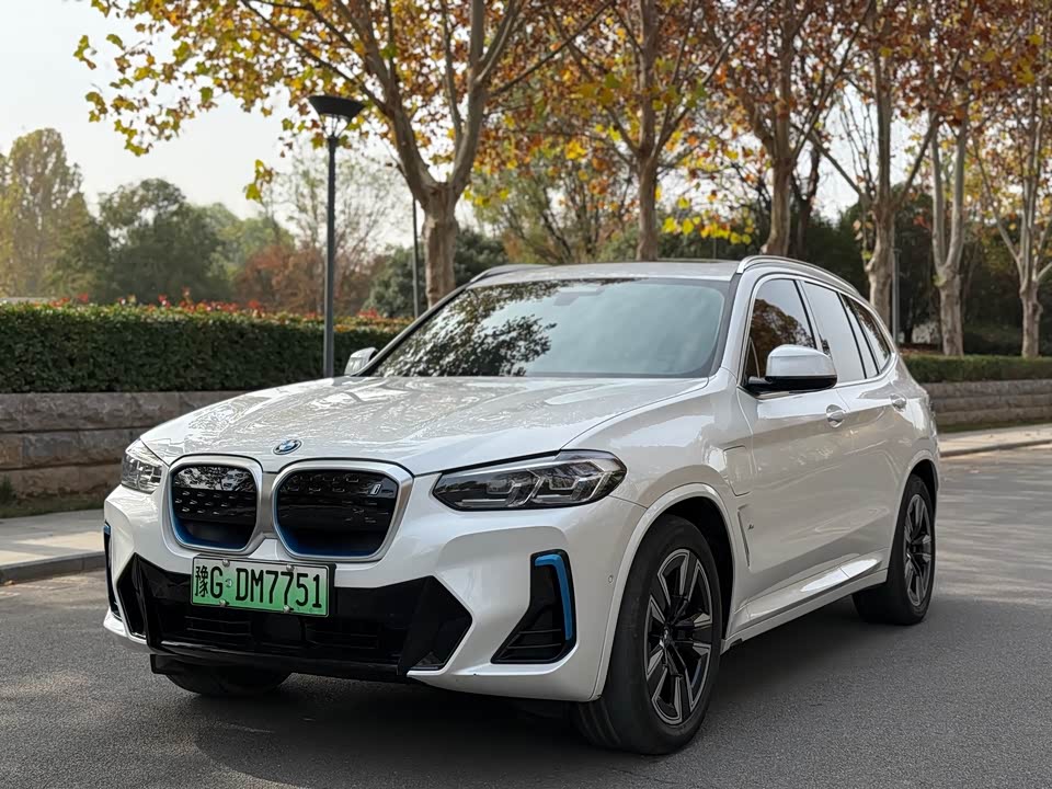 BMW iX3