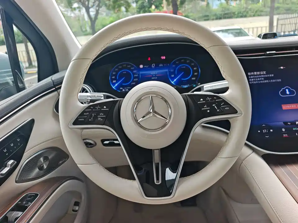 Mercedes-Benz EQS SUV
