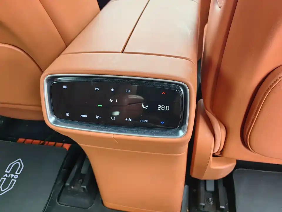 AITO Ask the world M9