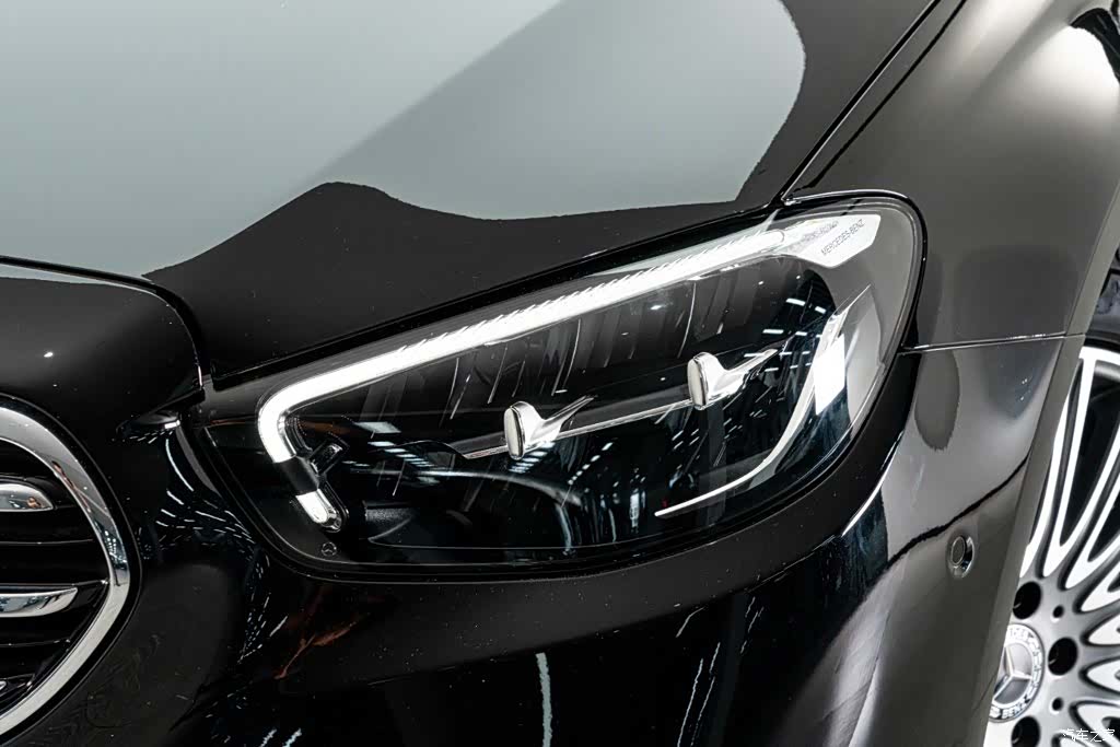 Mercedes-Benz E-Class, 2023 4