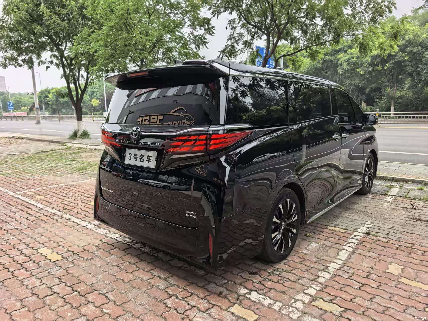 Toyota Alphard, 2024 6