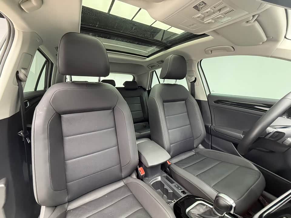 Volkswagen T-ROC exploring Songs