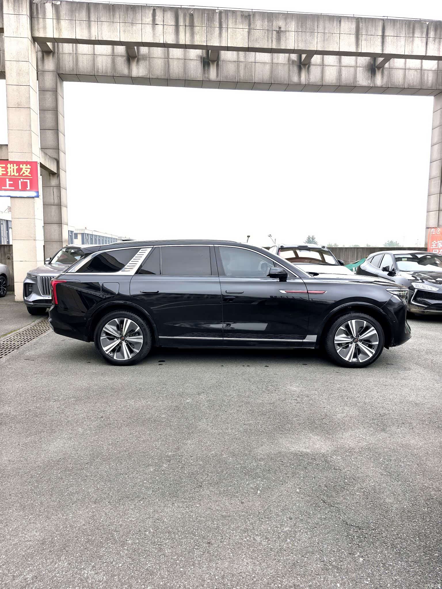 Hongqi E-HS9, 2021 2