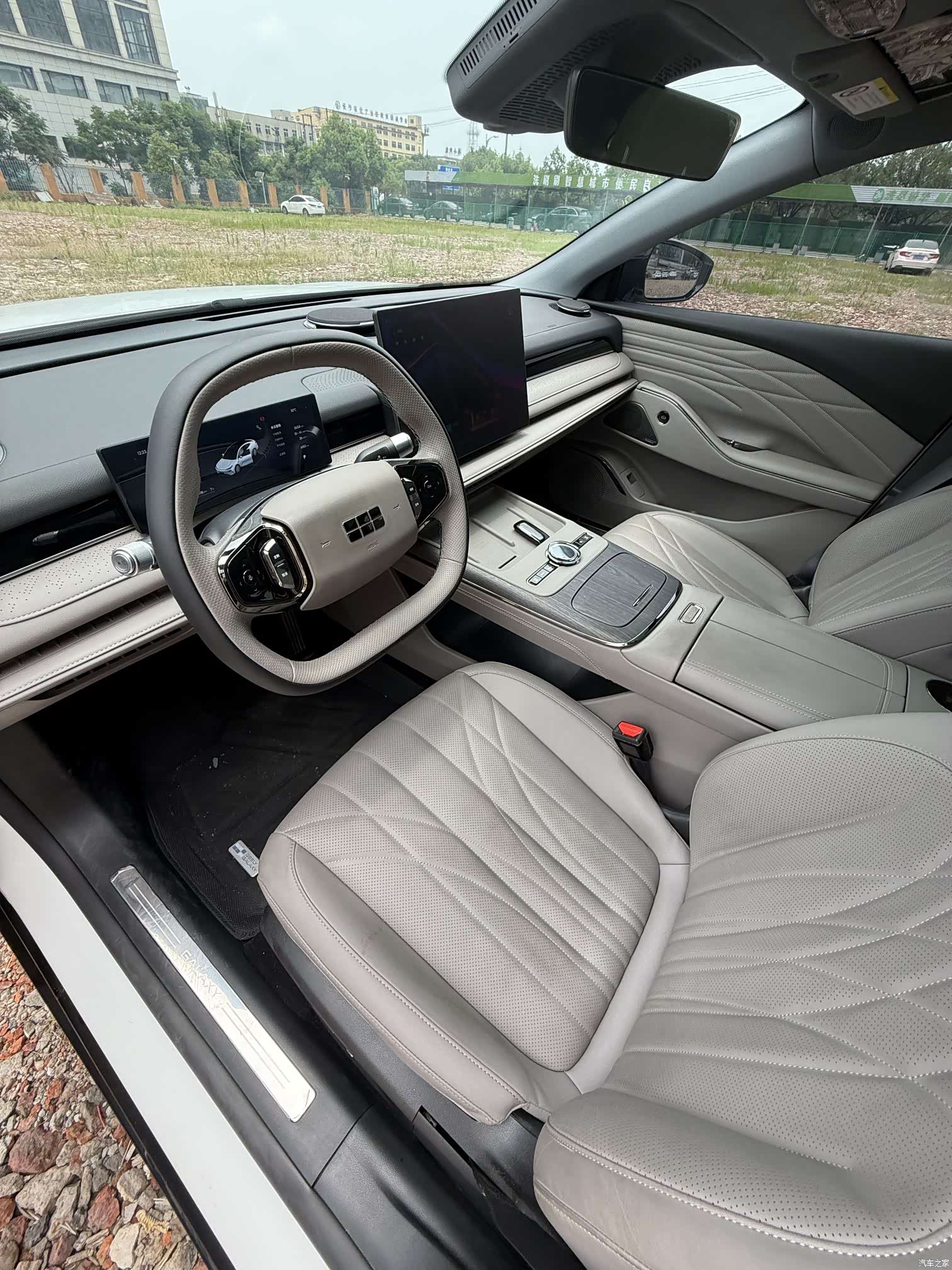 Geely 8, 2025 8