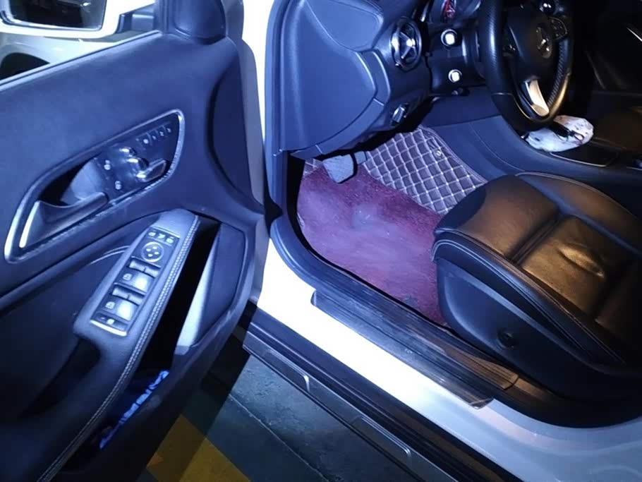 Mercedes-Benz GLA Mercedes-Benz GLA