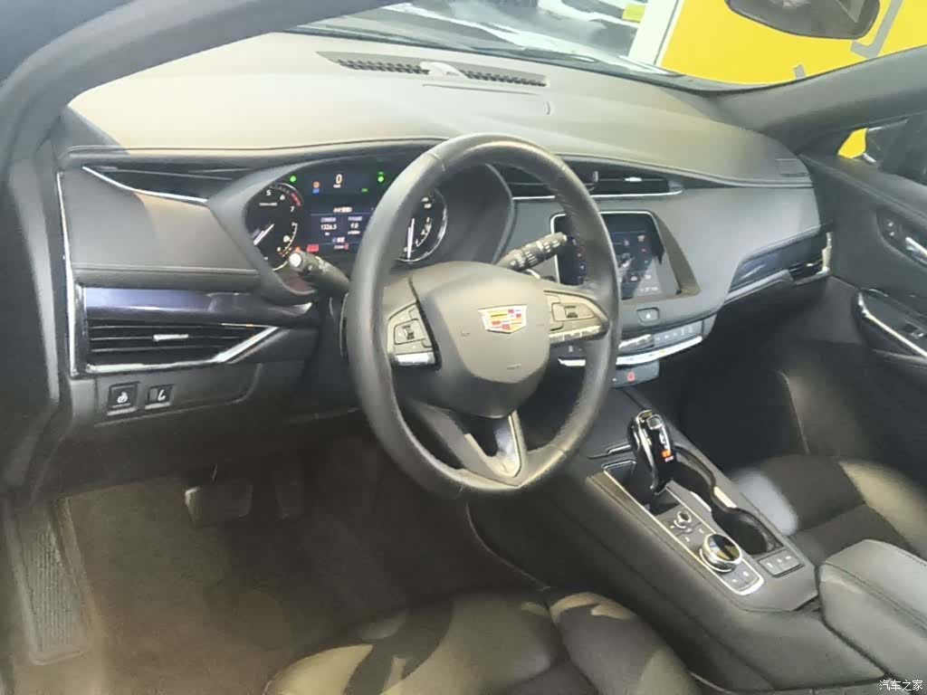 Cadillac XT4, 2023 10