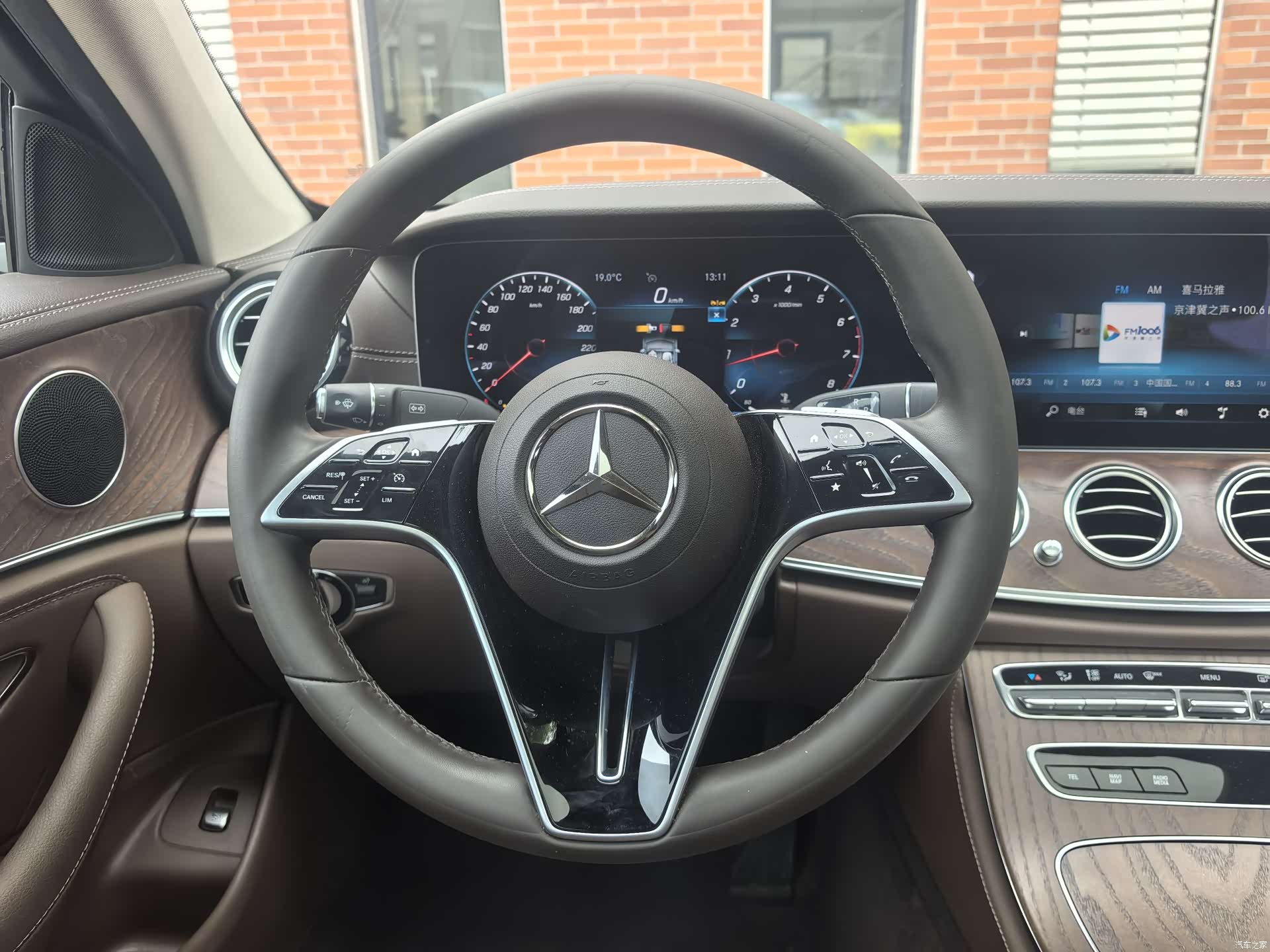 Mercedes-Benz E-Class, 2023 13