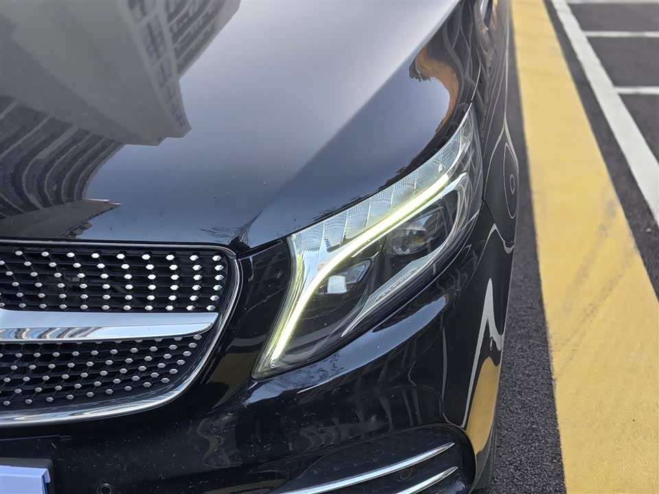 Mercedes-Benz V-class