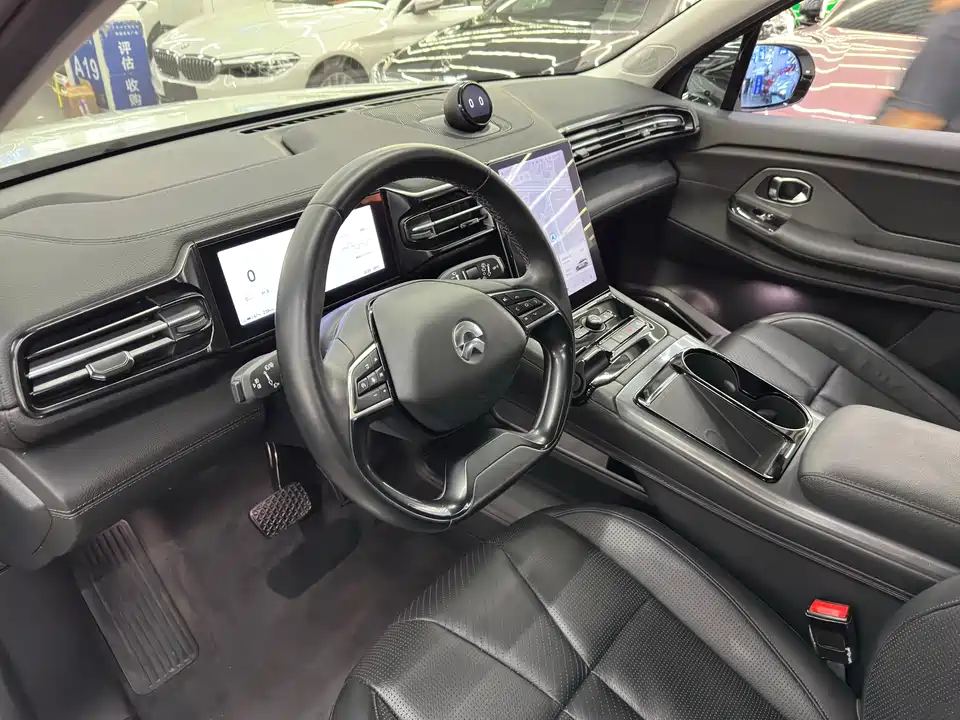 NIO ES8