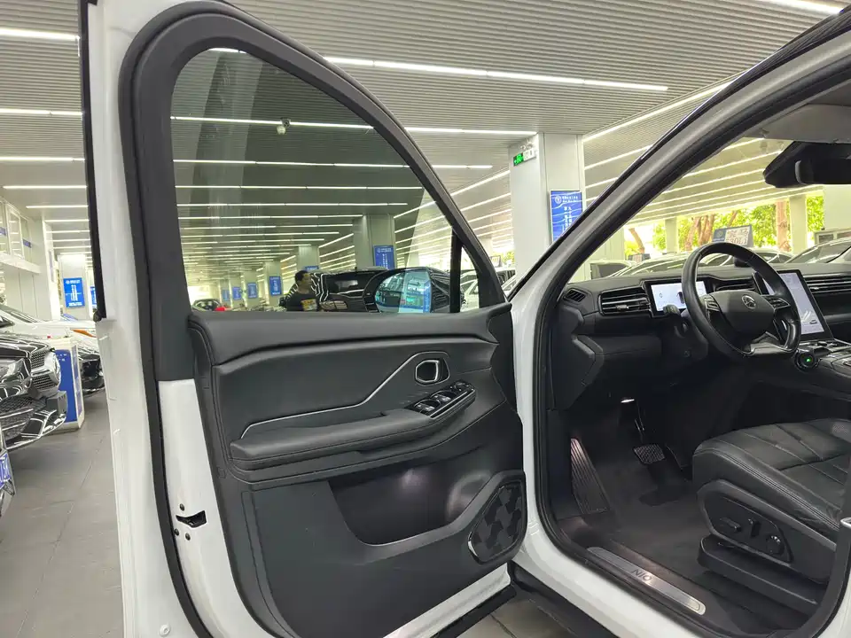 NIO ES8