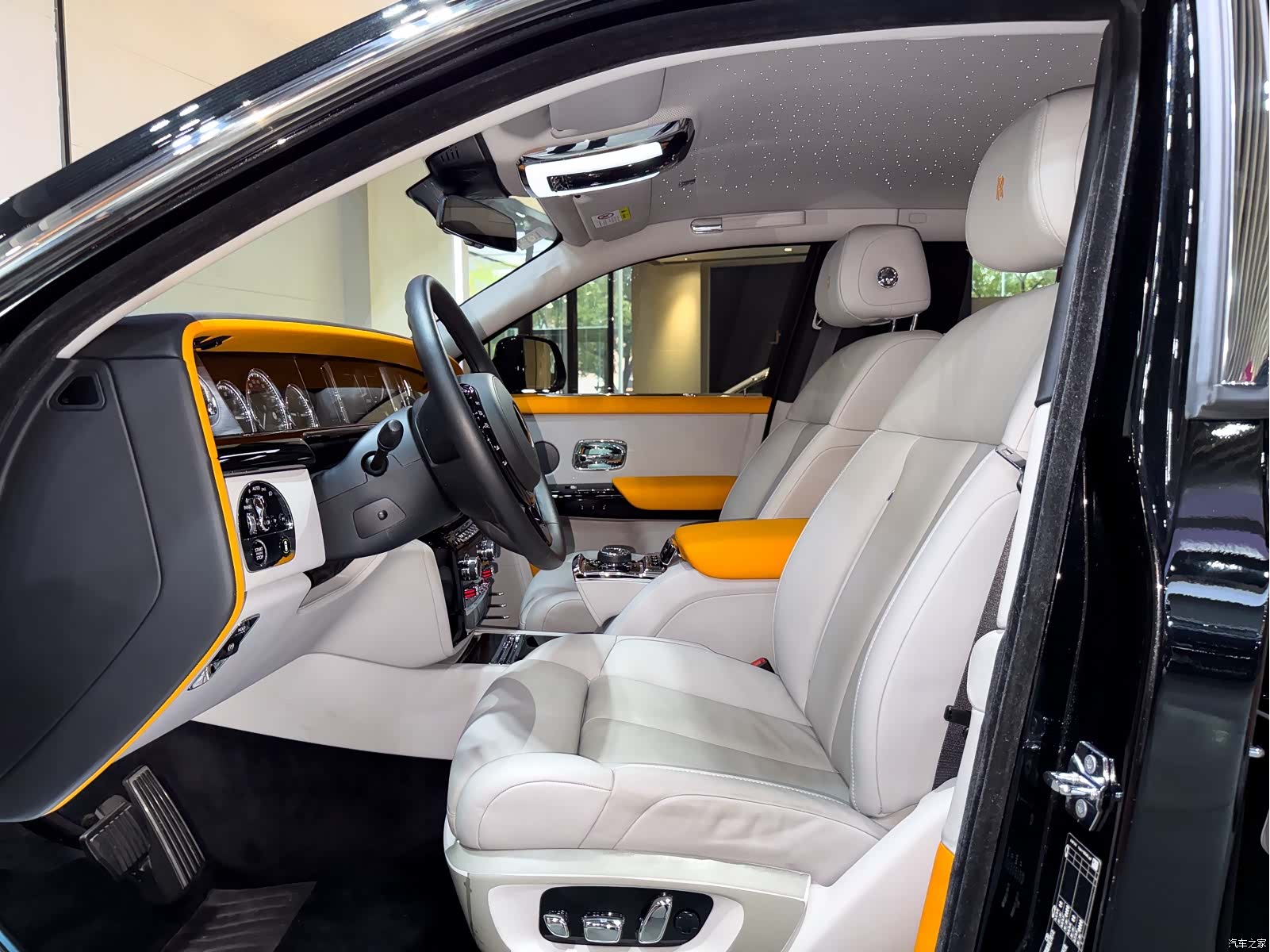 Rolls-Royce Phantom, 2023 16