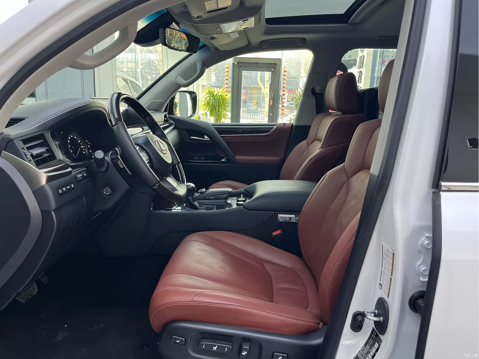Lexus LX, 2022 4