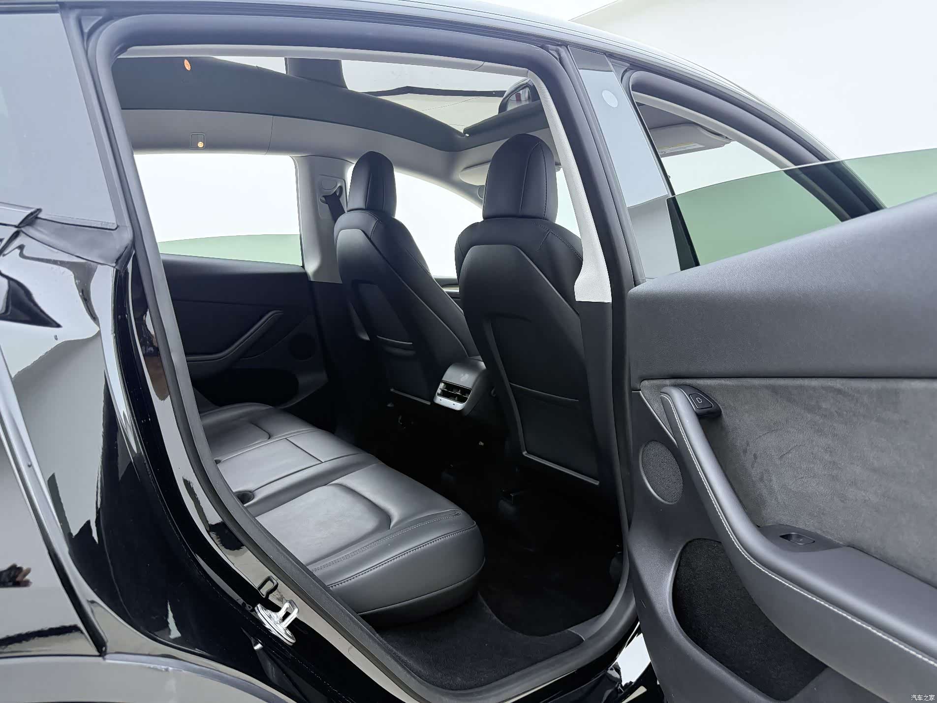 Tesla Model Y, 2021 17