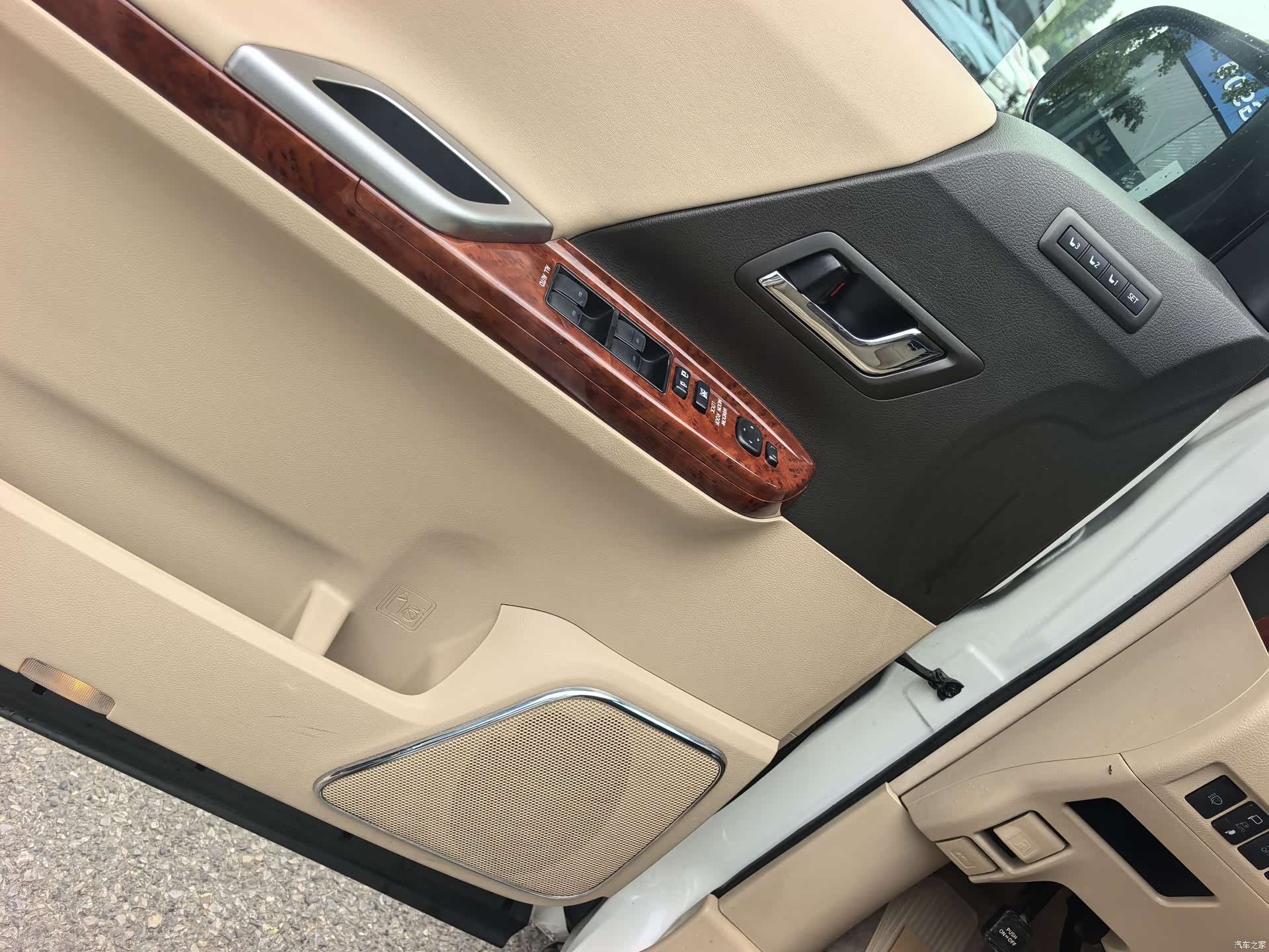 Toyota Alphard, 2010 4