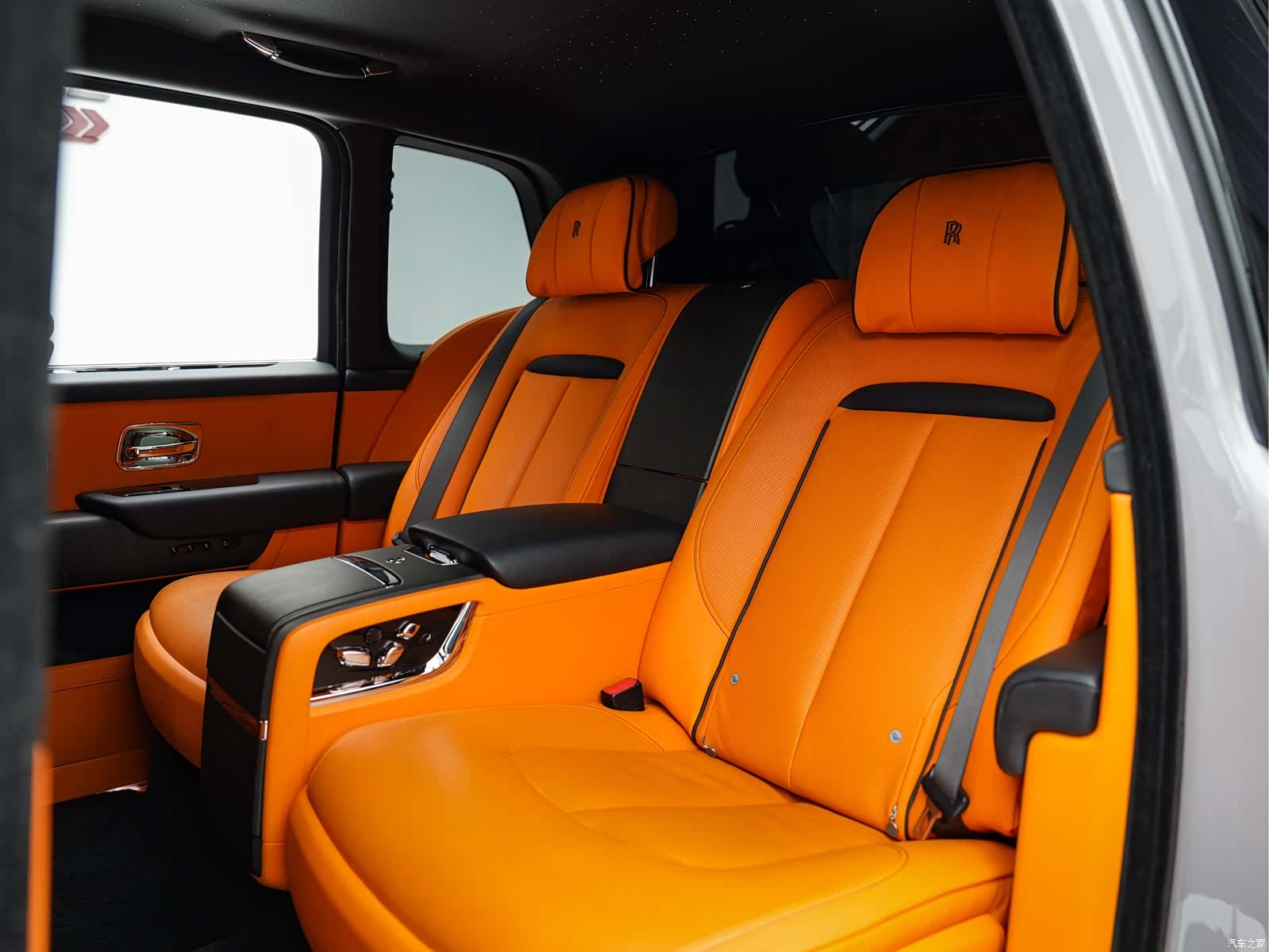 Rolls-Royce Cullinan, 2022 15