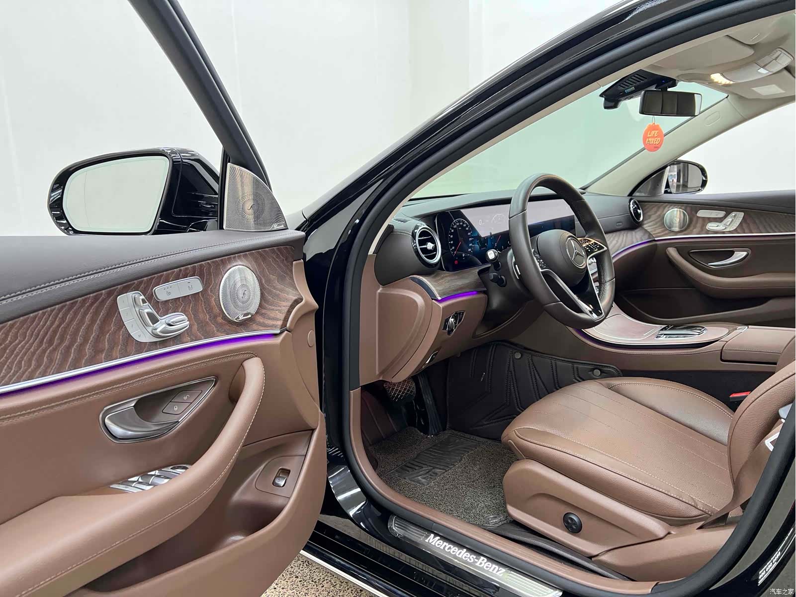 Mercedes-Benz E-Class, 2023 14