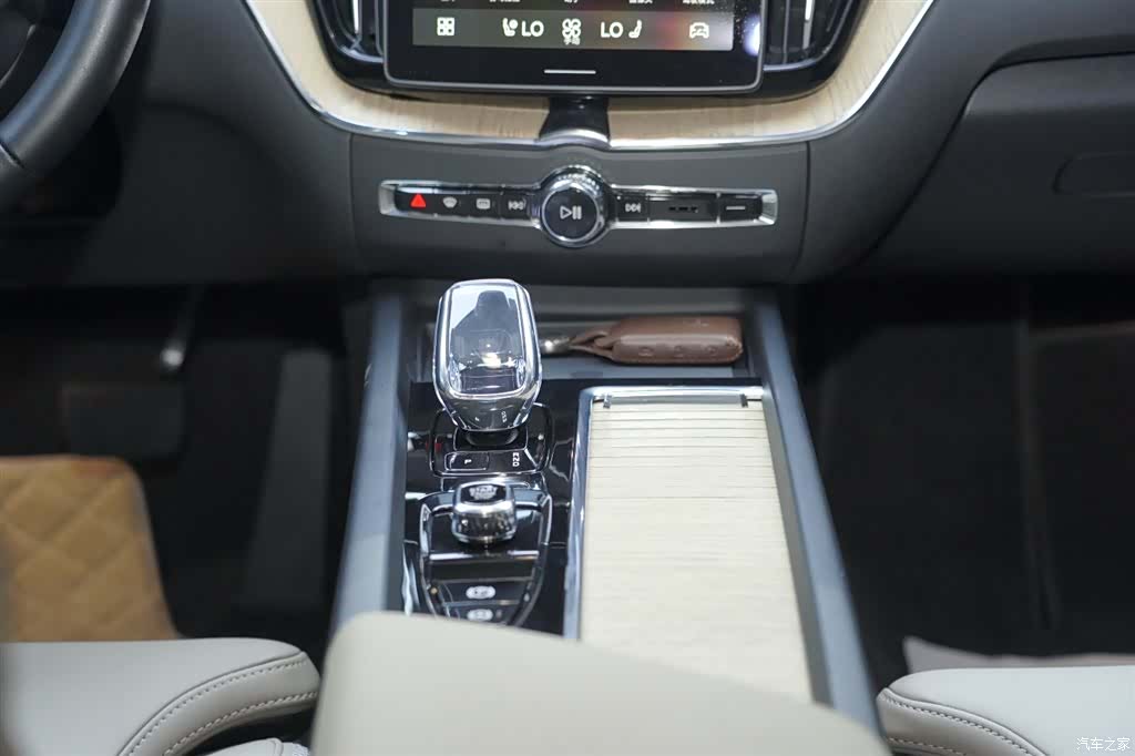 Volvo XC60, 2025 14