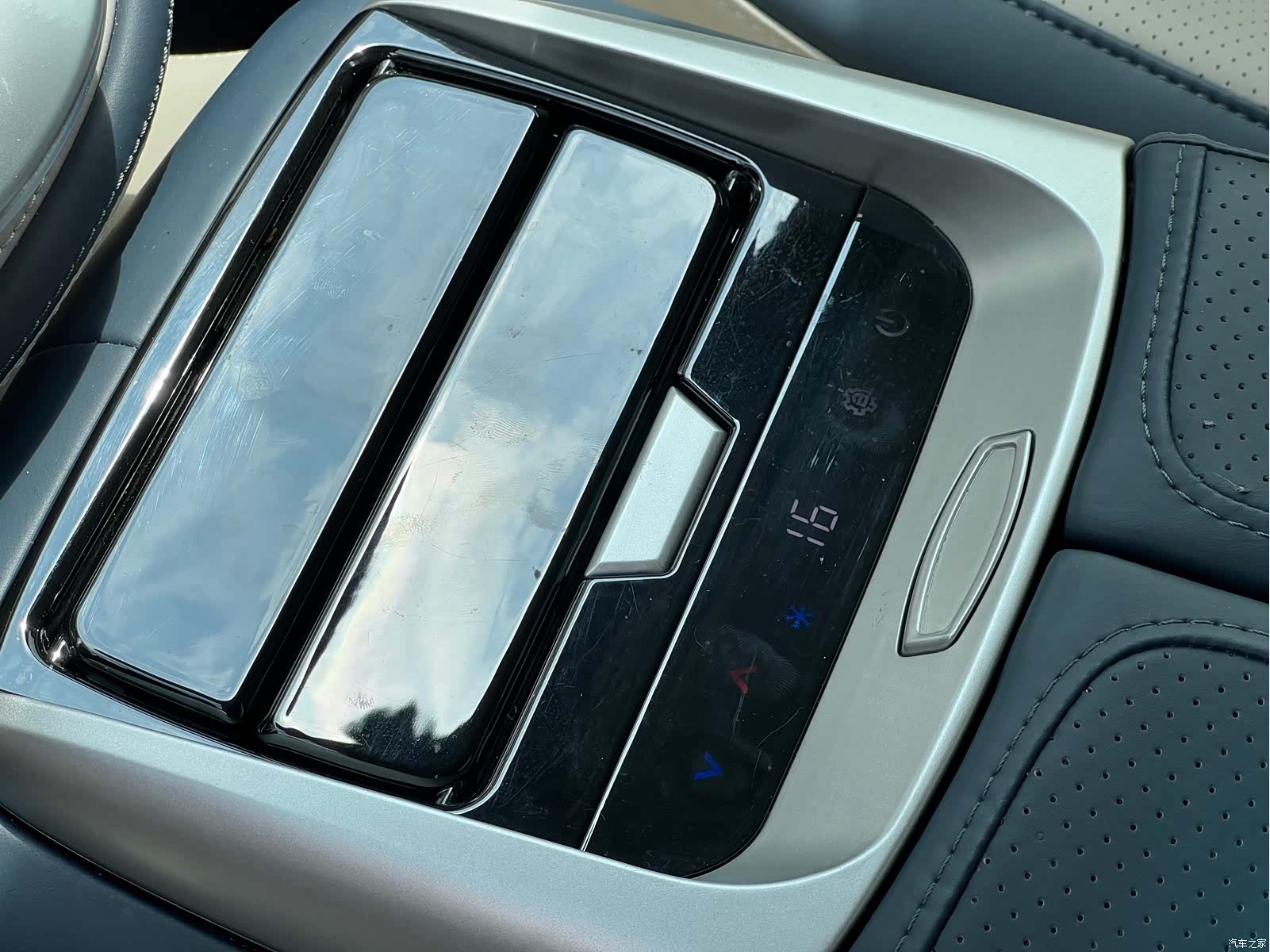 Mercedes-Benz V-Class, 2023 20