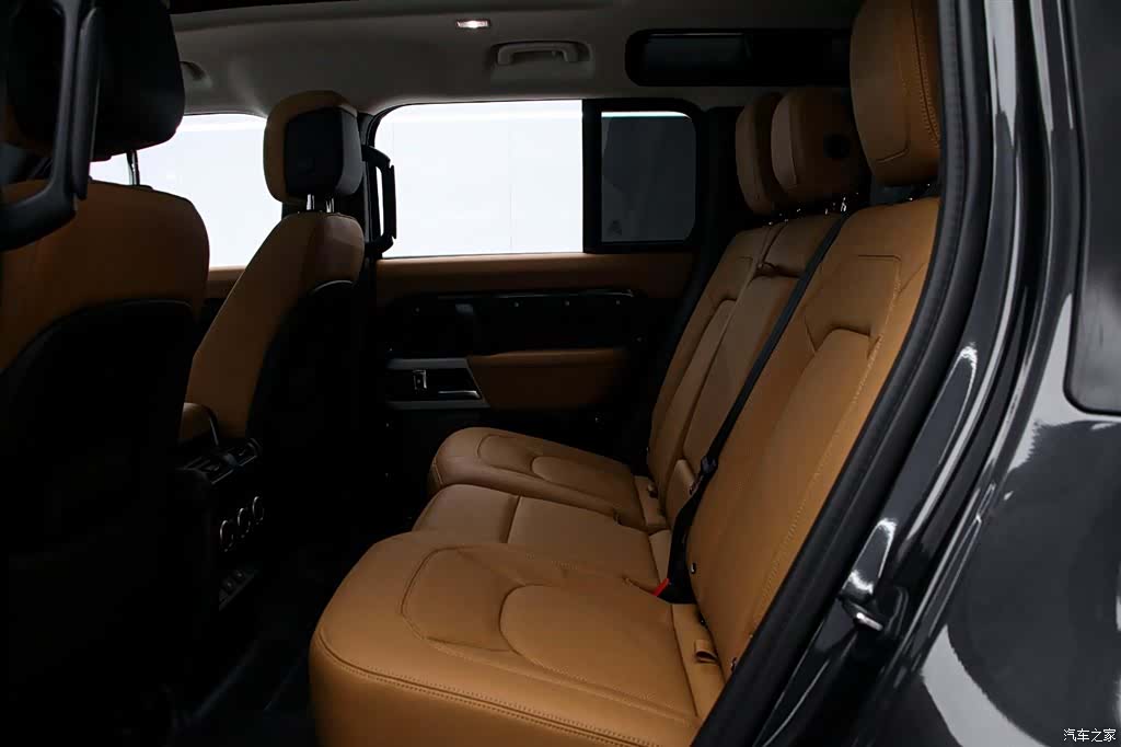 Land Rover Defender, 2024 14
